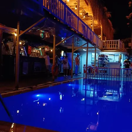 מלון Semt Luna 2*