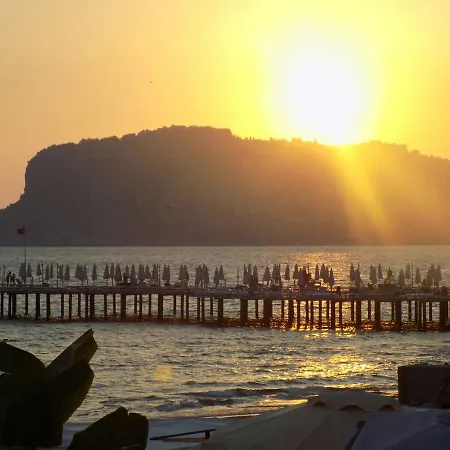 Semt Luna מלון אלאניה